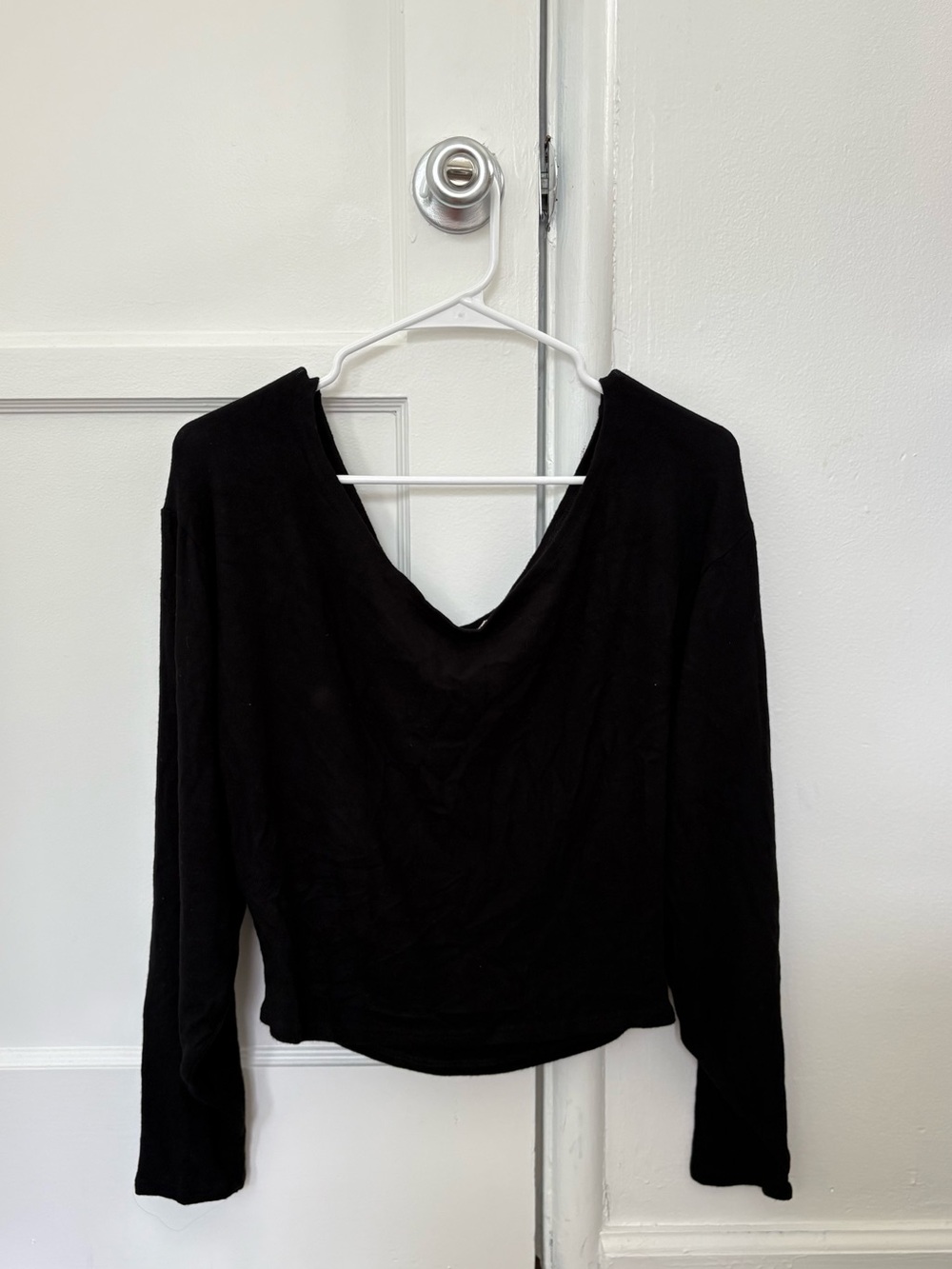 FORM Black Long-Sleeve Pullover Top